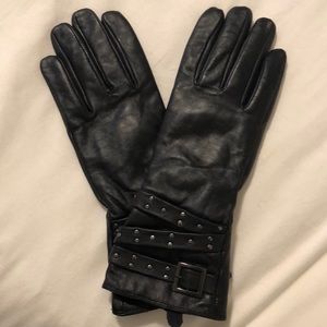 Leather gloves